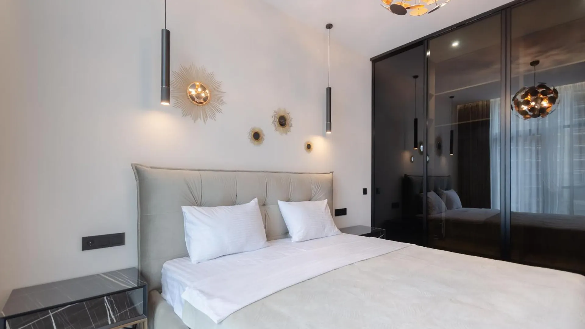 Petrovdom 2-5 New Apartment In Rc Novopecherski Lypky, 19B Andrii Verkhogliad Street キエフ ウクライナ